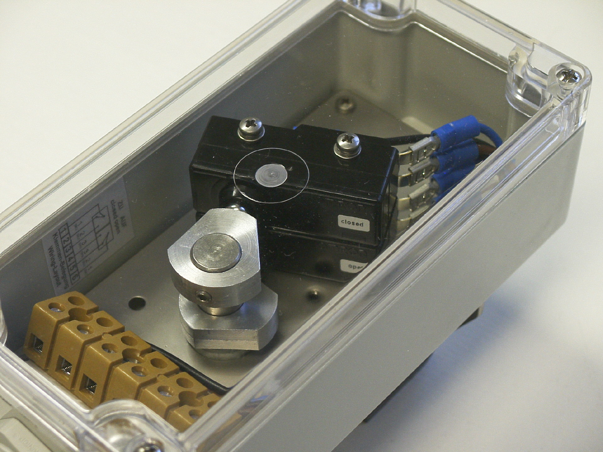 Limit switch boxes, valve position monitors for valve automation